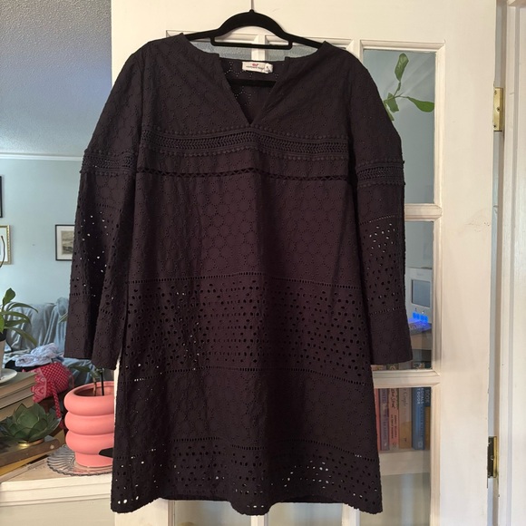 Vineyard Vines Dresses & Skirts - Vineyard Vines Black Eyelet Shift Dress